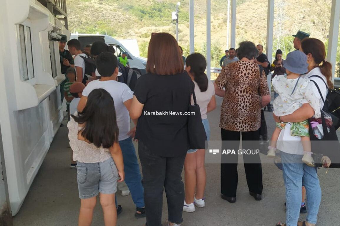 azerbaijan-ensures-free-passage-of-armenian-origin-residents-from-khankendi-to-armenia-through-“lachin”-bcp-photo