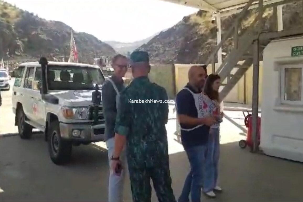 azerbaijan-ensures-unimpeded-passage-of-armenians-in-icrc-vehicles-through-lachin-bcp-–video