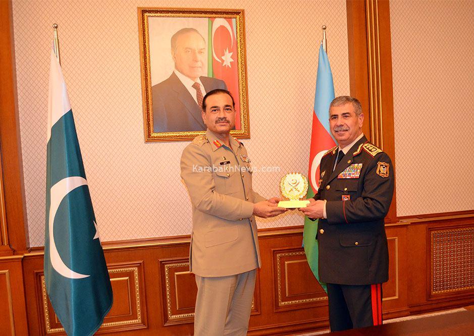 azerbaijan,-pakistan-discuss-issues-of-military-co-op-(video)
