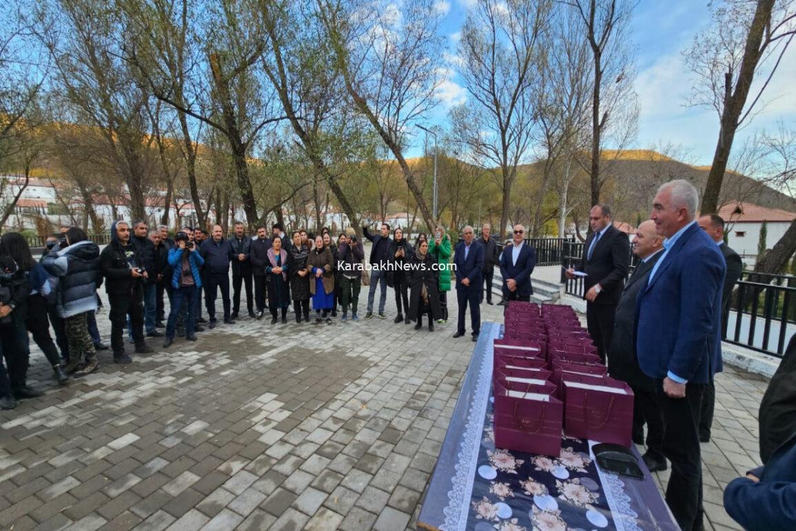 families-relocated-to-azerbaijan’s-zabukh-get-house-keys-photo-updated