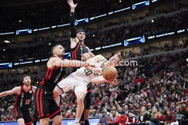 bulls’-demar-derozan-takes-exception-with-bobby-portis-jr.,-officiating-following-loss