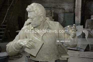 baku-to-hold-grand-opening-ceremony-of-monument-to-chingiz-aitmatov