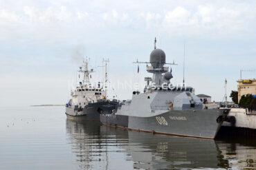 warships-of-russian-caspian-flotilla-left-baku-port-photo