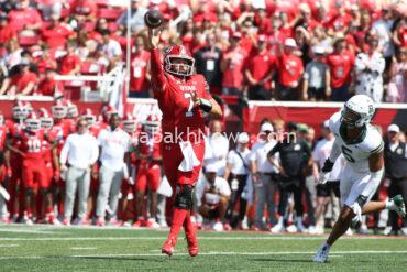 utah-qb-cameron-rising-goes-to-locker-room-with-apparent-right-hand-injury