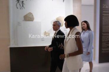 english-model-naomi-campbell-visits-heydar-aliyev-center