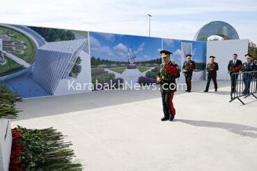azerbaijani-defense-ministry-officials-visit-victory-park-on-remembrance-day-(photo)